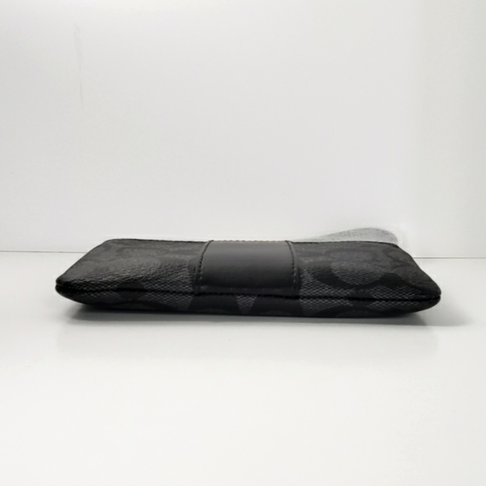 COACH | Corner Zip Wristlet in Signature Canvas - Picture 5 of 10